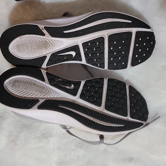 Nike Star Runner 2 Wolf Grey White Athletic Running Shoes Youth Size 3.5 - Picture 8 of 12